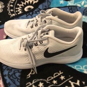 White nike athletic shoes size 6